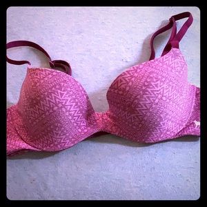 NWT 32B Victoria secret bra